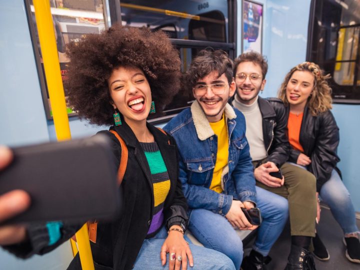 Decifrare il selfie: gli psicologi rivelano i segreti nascosti nelle tue foto!