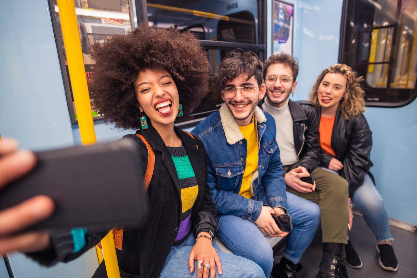 Decifrare il selfie: gli psicologi rivelano i segreti nascosti nelle tue foto!