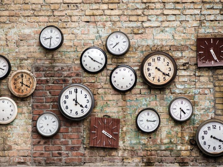 Allarme globale: orologio dell’apocalisse indietreggia – cosa significa per il nostro futuro?