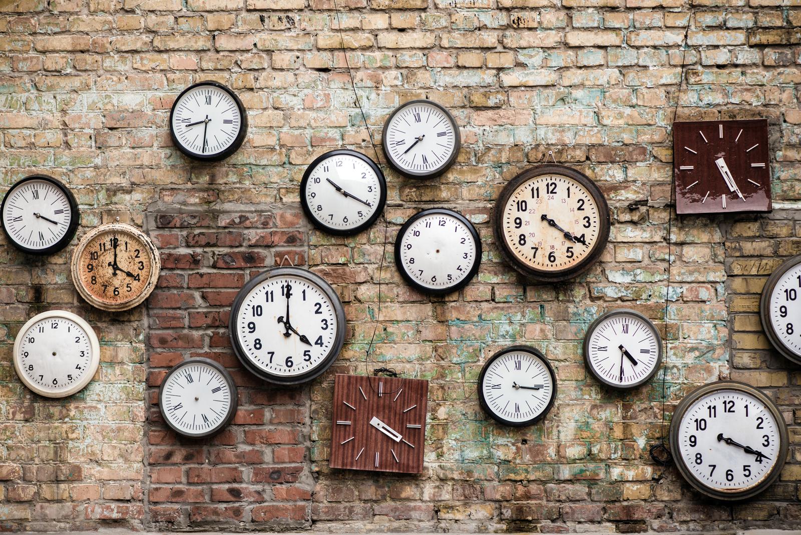 Allarme globale: orologio dell’apocalisse indietreggia – cosa significa per il nostro futuro?