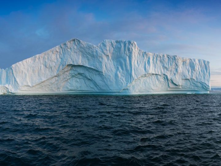 Spettacolo naturale o tragedia climatica? L’iceberg A23a si sta sgretolando!