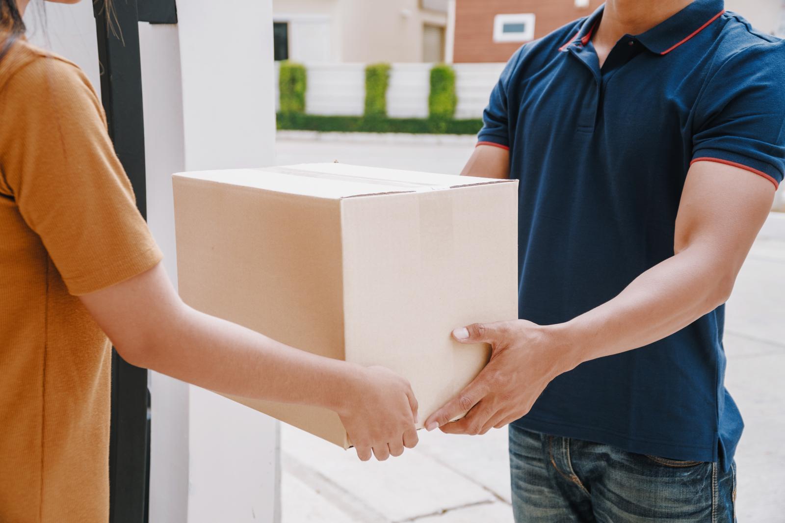 Gigante del e-commerce sotto fuoco: Amazon accusata di ingannare i clienti con prezzi gonfiati